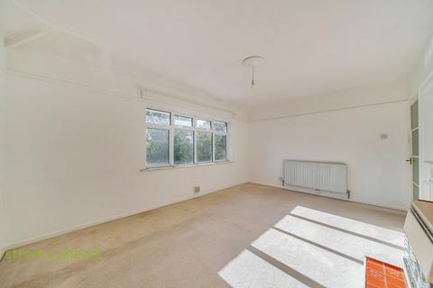 2 Lynwood Avenue, Coulsdon, CR5 2QL