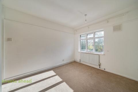 2 Lynwood Avenue, Coulsdon, CR5 2QL