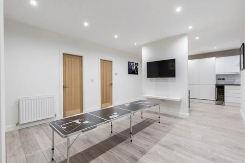 4 bedroom flat to rent, Woodsley Rd, Leeds LS2