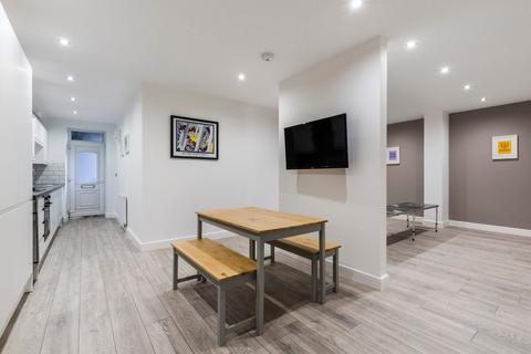 4 bedroom flat to rent, Woodsley Rd, Leeds LS2