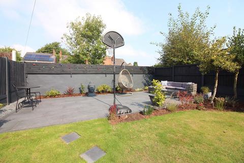 2 bedroom detached bungalow for sale, Broad Street, Kingswinford DY6