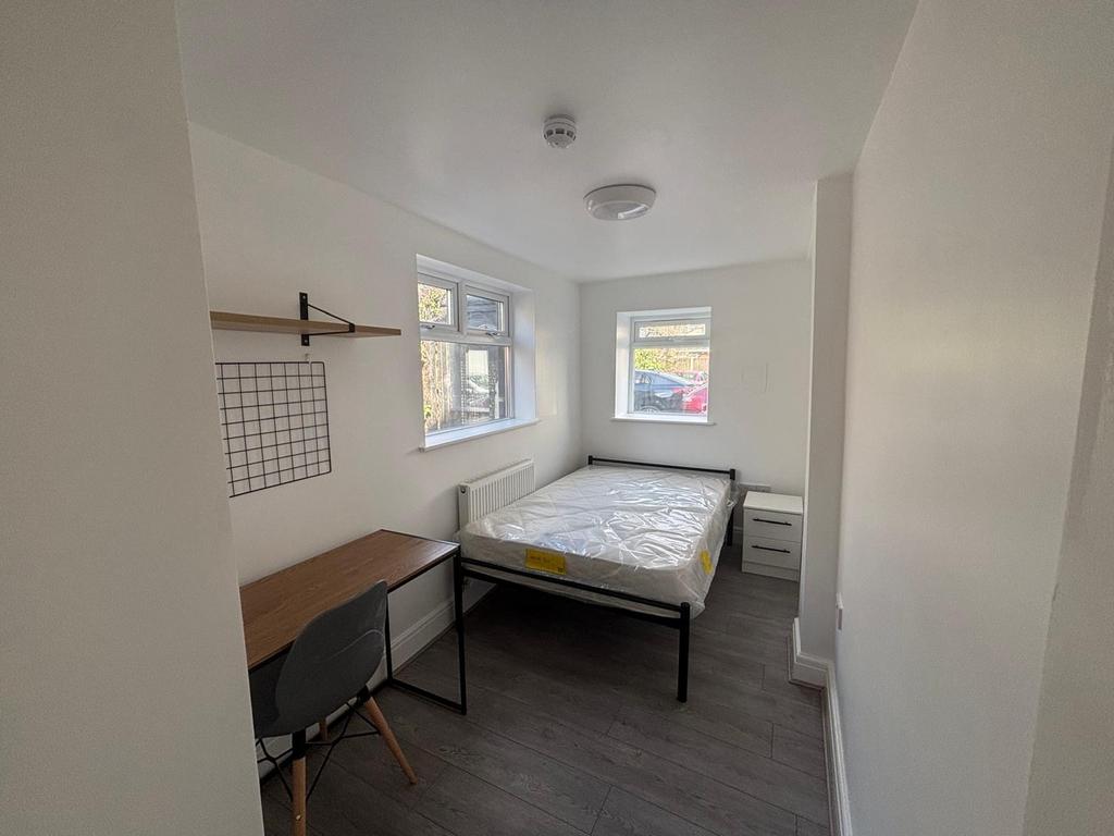 Bright and spacious double bedroom featuring la...