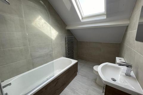 5 bedroom flat to rent, Strathmore Crescent, Newcastle upon Tyne NE4