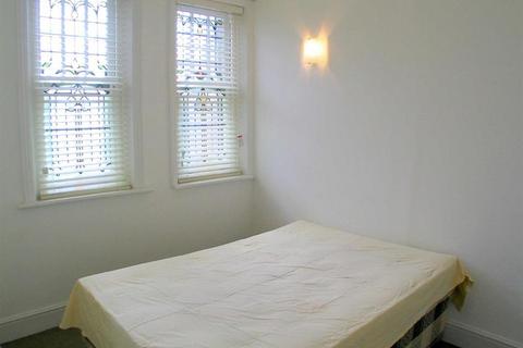 2 bedroom flat to rent, Glenilla Road Belsize Park NW3