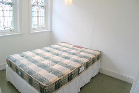 2 bedroom flat to rent, Glenilla Road Belsize Park NW3