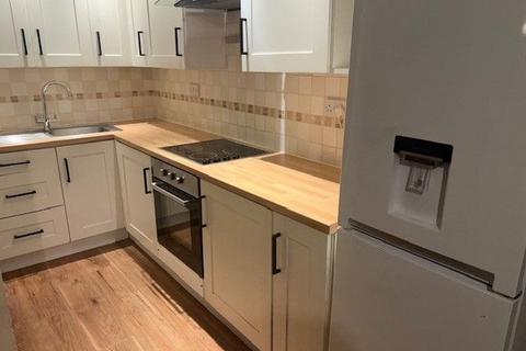 2 bedroom flat to rent, Garfield Court, Handcross Road, Luton