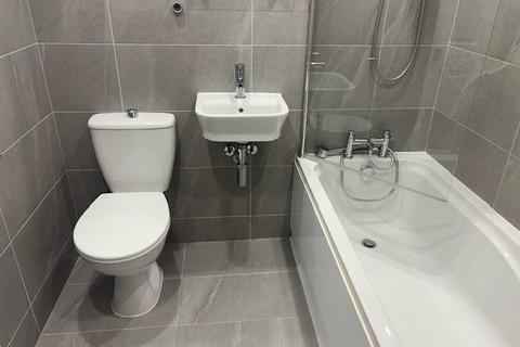 2 bedroom flat to rent, Garfield Court, Handcross Road, Luton
