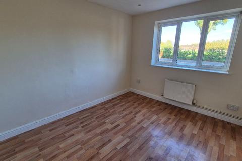 3 bedroom semi-detached house to rent, Davis Road, Willenhall WV12