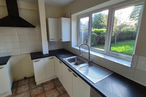3 bedroom semi-detached house to rent, Davis Road, Willenhall WV12