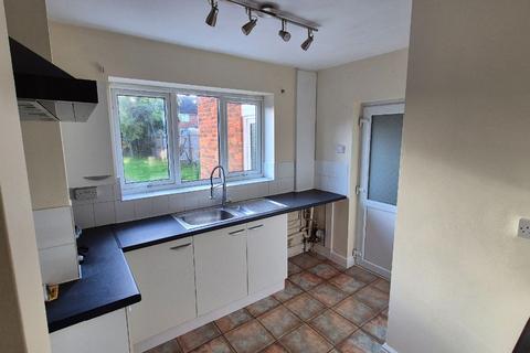 3 bedroom semi-detached house to rent, Davis Road, Willenhall WV12