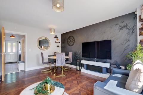 3 bedroom semi-detached house for sale, Meyers Close, Slough