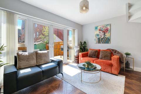 3 bedroom semi-detached house for sale, Meyers Close, Slough