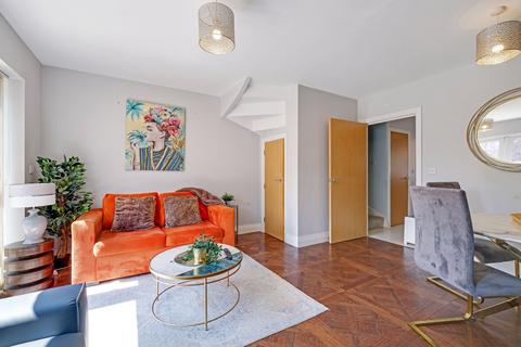 3 bedroom semi-detached house for sale, Meyers Close, Slough