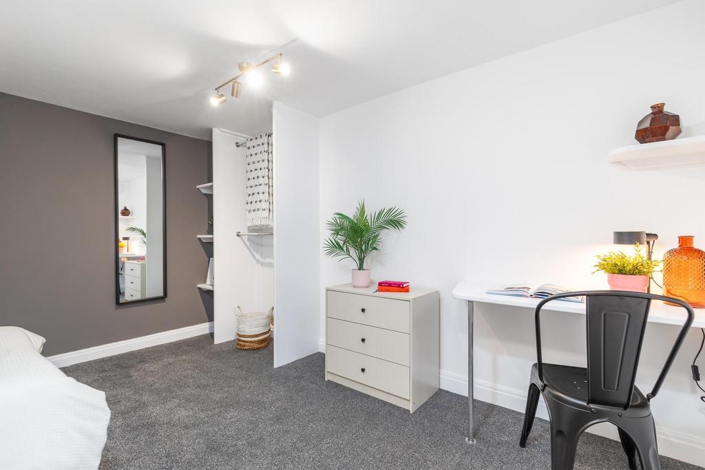 Bright, tidy bedroom with a study corner, moder...