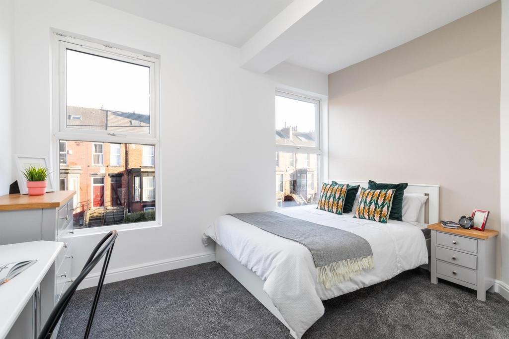 Bright, neatly styled double bedroom with two l...