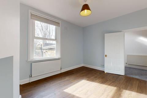 2 bedroom flat to rent, Minet Avenue, London NW10