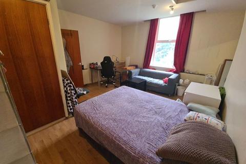 1 bedroom flat to rent, Moorland Road, Leeds LS6