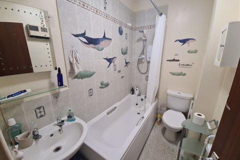 1 bedroom flat to rent, Moorland Road, Leeds LS6