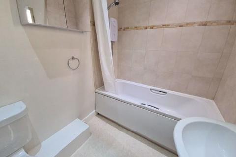 1 bedroom flat to rent, Moorland Road, Leeds LS6