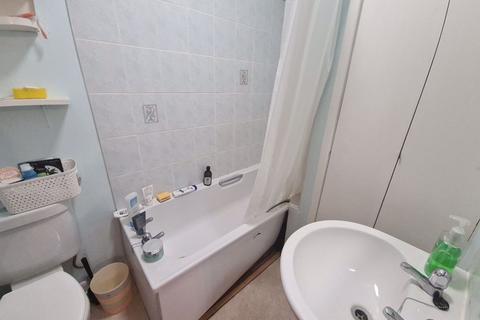 1 bedroom flat to rent, Moorland Road, Leeds LS6