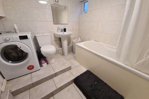 1 bedroom house to rent, 72a Queens Road, Leeds LS6