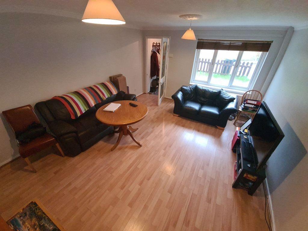 Bright, well-kept living room with wood-effect ...