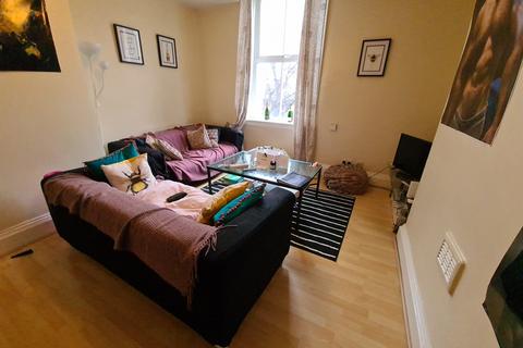 2 bedroom flat to rent, Moorland Road, Leeds LS6