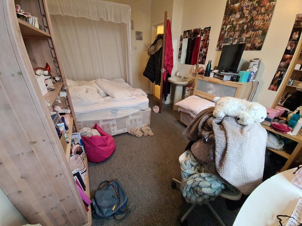 Cosy furnished bedroom with a double bed, ample...