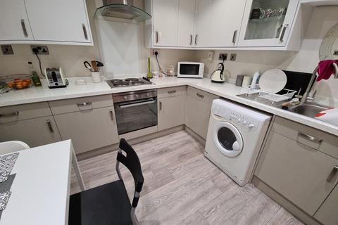 2 bedroom flat to rent, Moorland Road, Leeds LS6