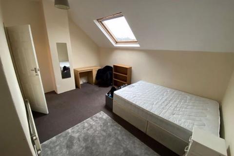 4 bedroom house to rent, Hessle View, Leeds LS6