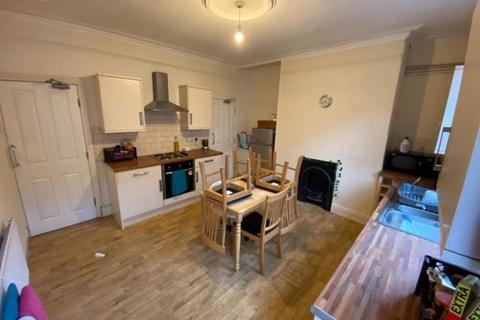 4 bedroom house to rent, Hessle View, Leeds LS6