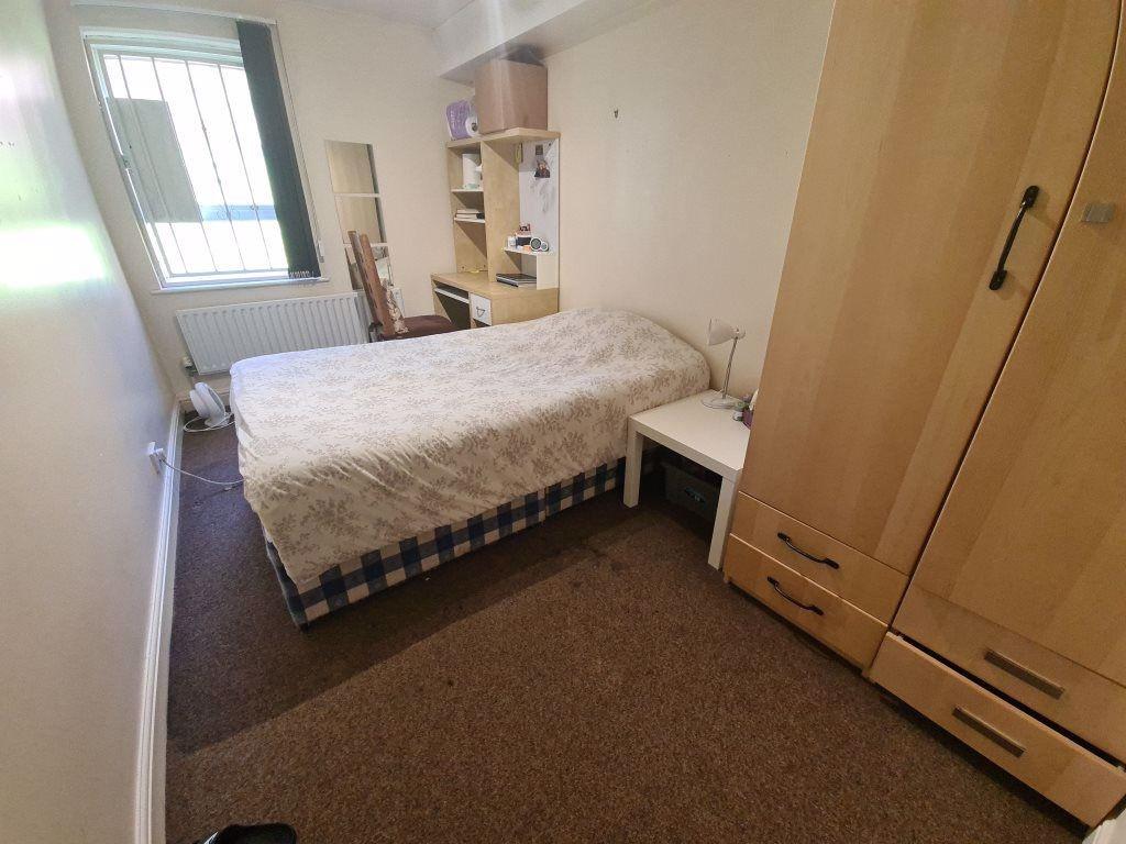 Bright, simply furnished double bedroom with a ...