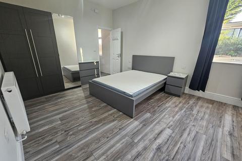 2 bedroom flat to rent, 85A 85a Victoria Road, Leeds LS6