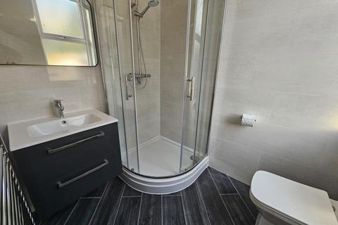 2 bedroom flat to rent, 85A 85a Victoria Road, Leeds LS6