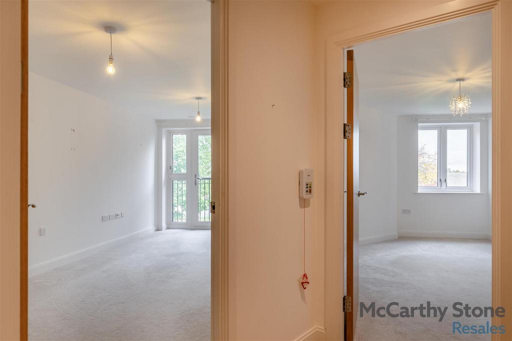 8667631-interior04.jpg