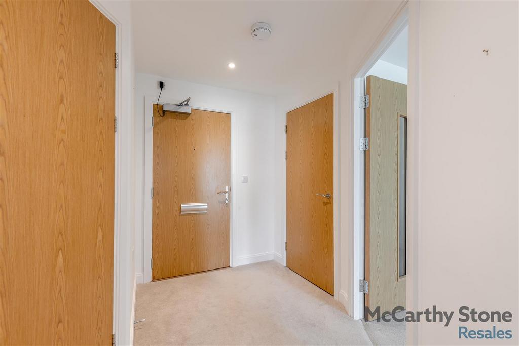 8667631-interior12.jpg