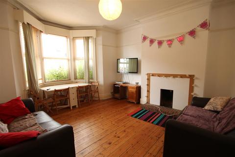 6 bedroom terraced house to rent, Warton Terrace, Heaton