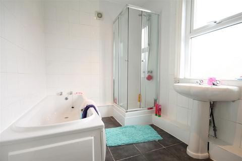 6 bedroom terraced house to rent, Warton Terrace, Heaton