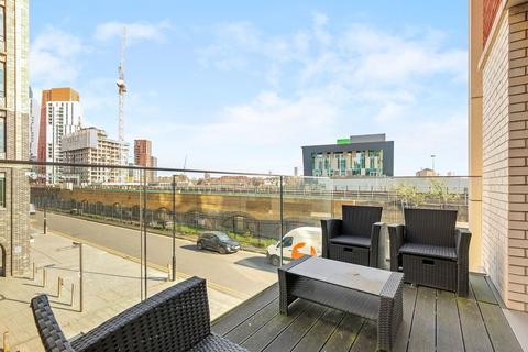 2 bedroom apartment to rent, London SW11