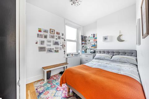 2 bedroom flat for sale, Streatham High Road, Streatham, London, SW16