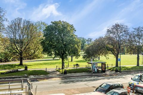2 bedroom flat for sale, Streatham High Road, Streatham, London, SW16