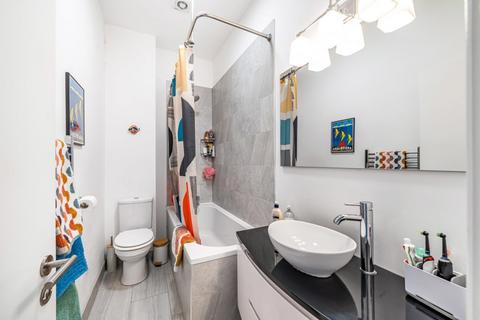 2 bedroom flat for sale, Streatham High Road, Streatham, London, SW16