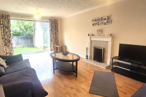 4 bedroom detached house to rent, Moneyer Road, Andover SP10