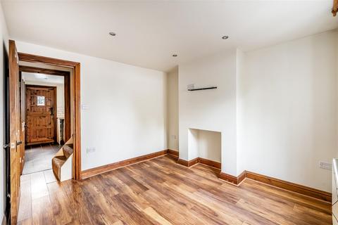 237 Kingston Road, Leatherhead, KT22 7PE