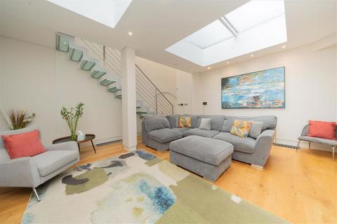 undefined, Queen's Gate Mews, London SW7