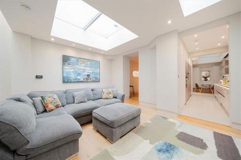 undefined, Queen's Gate Mews, London SW7