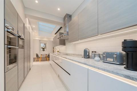 undefined, Queen's Gate Mews, London SW7