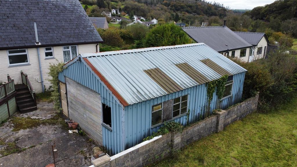 Detached Garage &amp; Workshop