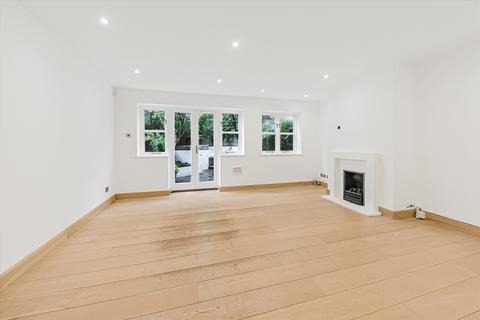 4 bedroom flat to rent, Byron Mews, London, NW3