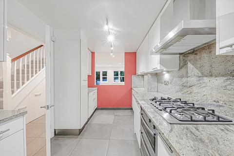 4 bedroom flat to rent, Byron Mews, London, NW3